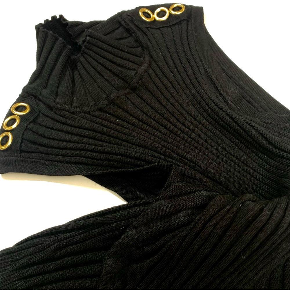Black Sleeveless Crop Neck Sweater Top